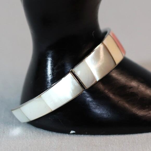 Hinged Cuff Bracelet Mother Of Pearl Shades Of Beige To Blush - Picture 1 of 11